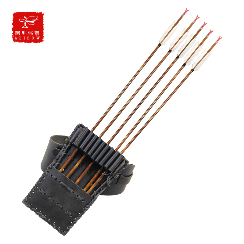 A black leather side quiver on a belt, holding five bamboo arrows with white fletching.